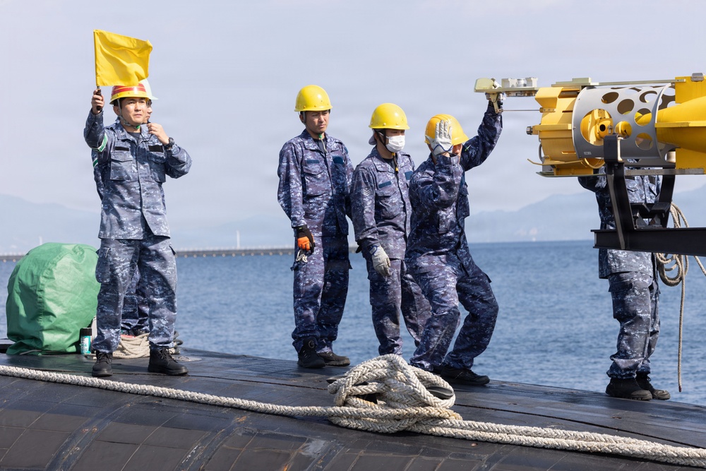 Submarine resupply: JMSDF JS Unryu visits MCAS Iwakuni