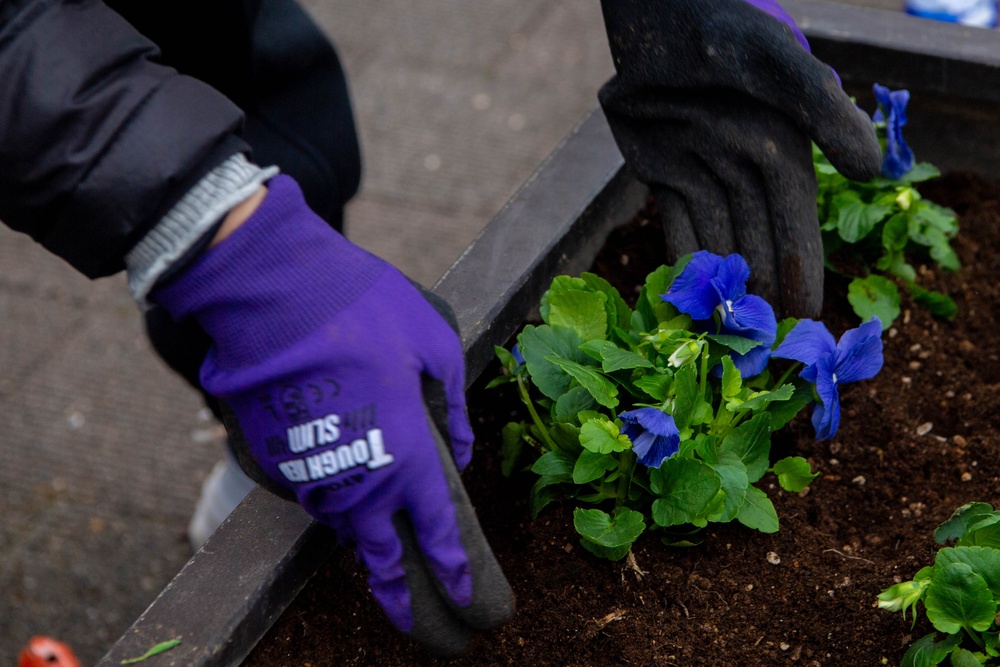 Yokota Airmen bring Fall flowers to Fussa City