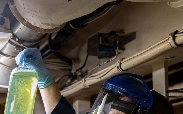 USS Mahan (DDG 72) Daily Operations