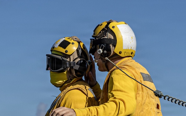 USS Mahan Conducts Flight Quarters