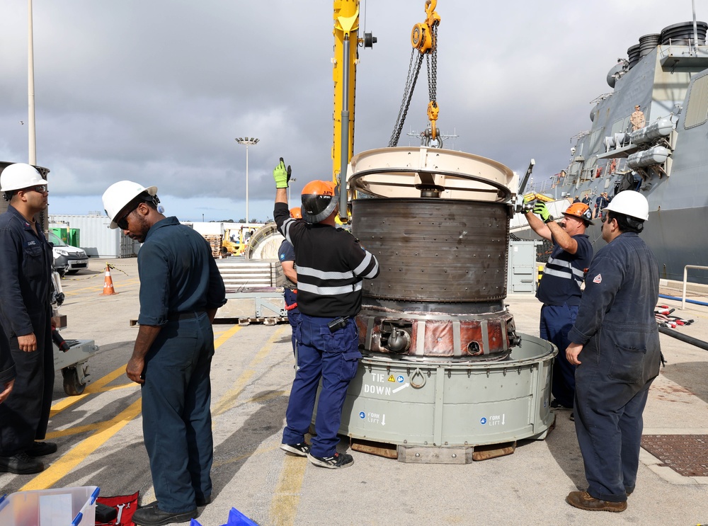 USS Roosevelt (DDG 80), NAVFAC, MARMC Conduct Engineering Evolution