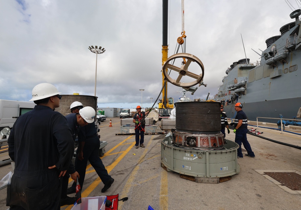 USS Roosevelt (DDG 80), NAVFAC, MARMC Conduct Engineering Evolution