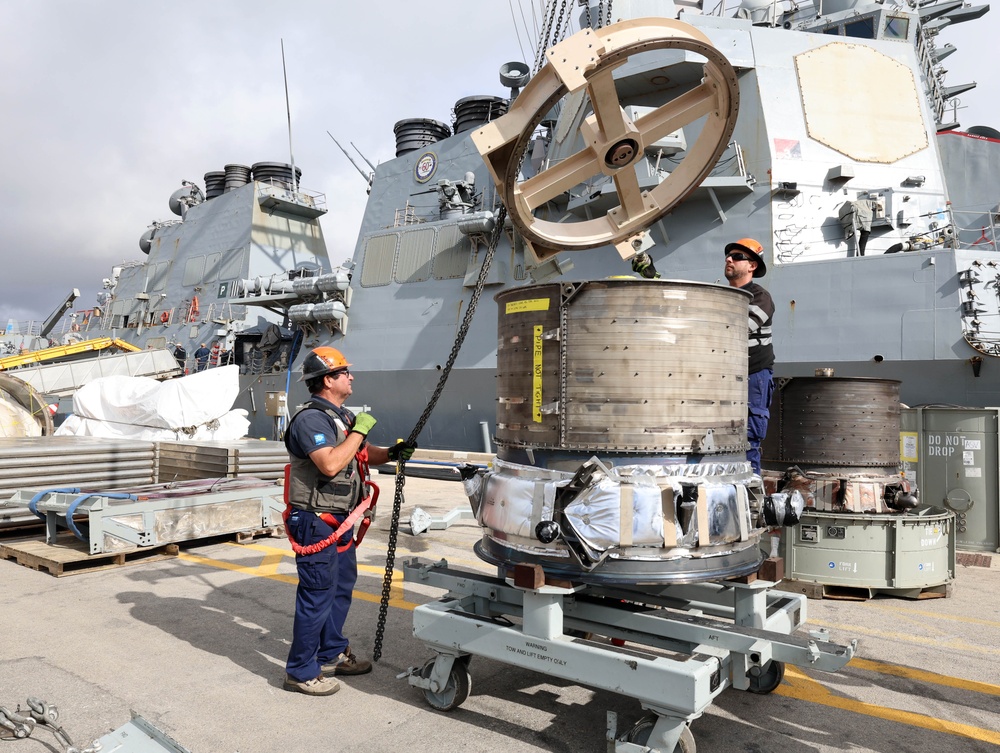 USS Roosevelt (DDG 80), NAVFAC, MARMC Conduct Engineering Evolution