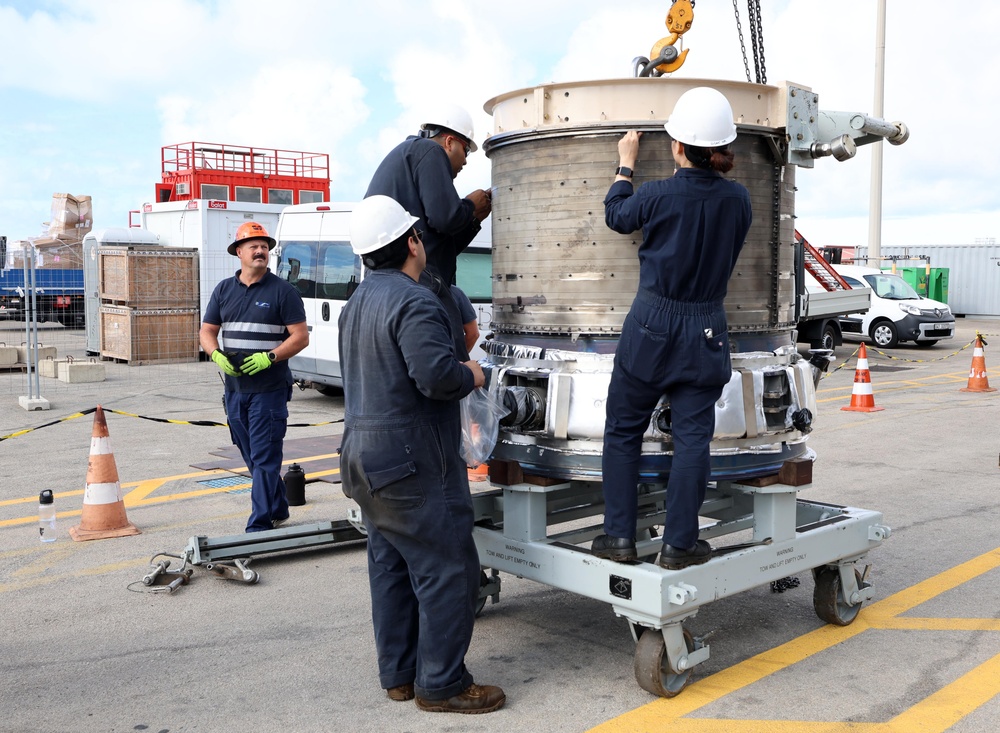 USS Roosevelt (DDG 80), NAVFAC, MARMC Conduct Engineering Evolution