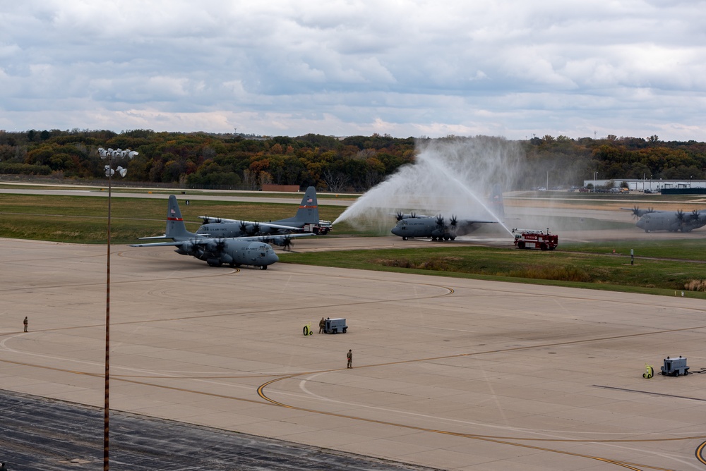 182nd Airlift Wing conducts 4-ship fini flight Nov. 1, 2025