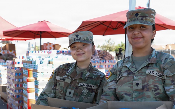 California National Guard Service Members Help Distribute Food Kits In Support of CAPK In Bakersfield, Calif.