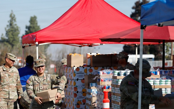 California National Guard Service Members Help Distribute Food Kits In Support of CAPK In Bakersfield, Calif.