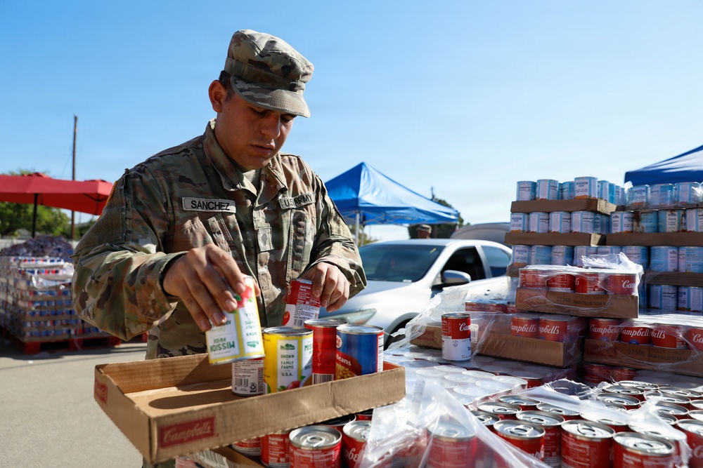 California National Guard Service Members Help Distribute Food Kits In Support of CAPK In Bakersfield, Calif.
