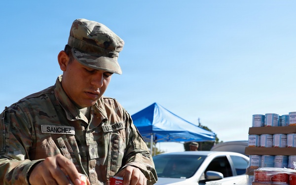 California National Guard Service Members Help Distribute Food Kits In Support of CAPK In Bakersfield, Calif.