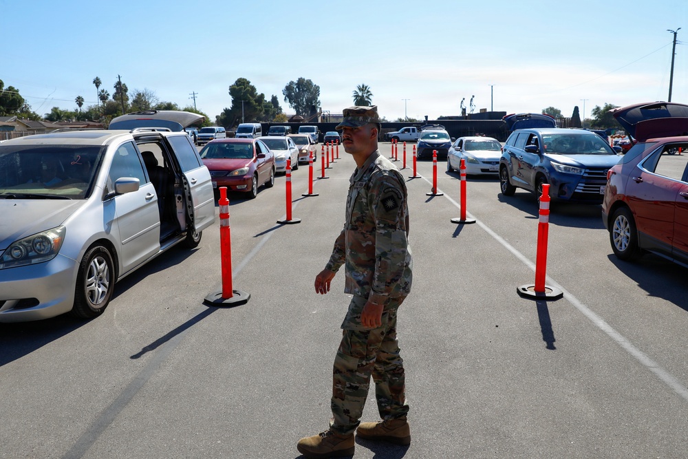California National Guard Service Members Help Distribute Food Kits In Support of CAPK In Bakersfield, Calif.
