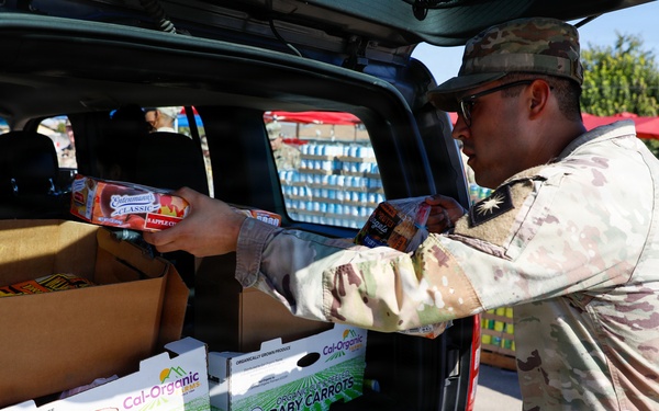 California National Guard Service Members Help Distribute Food Kits In Support of CAPK In Bakersfield, Calif.