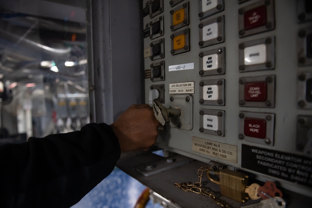 Ronald Reagan Sailors Perform Maintenance