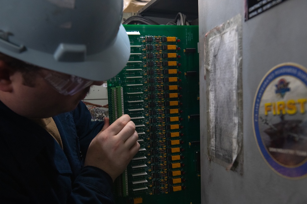 Ronald Reagan Sailors Perform Maintenance