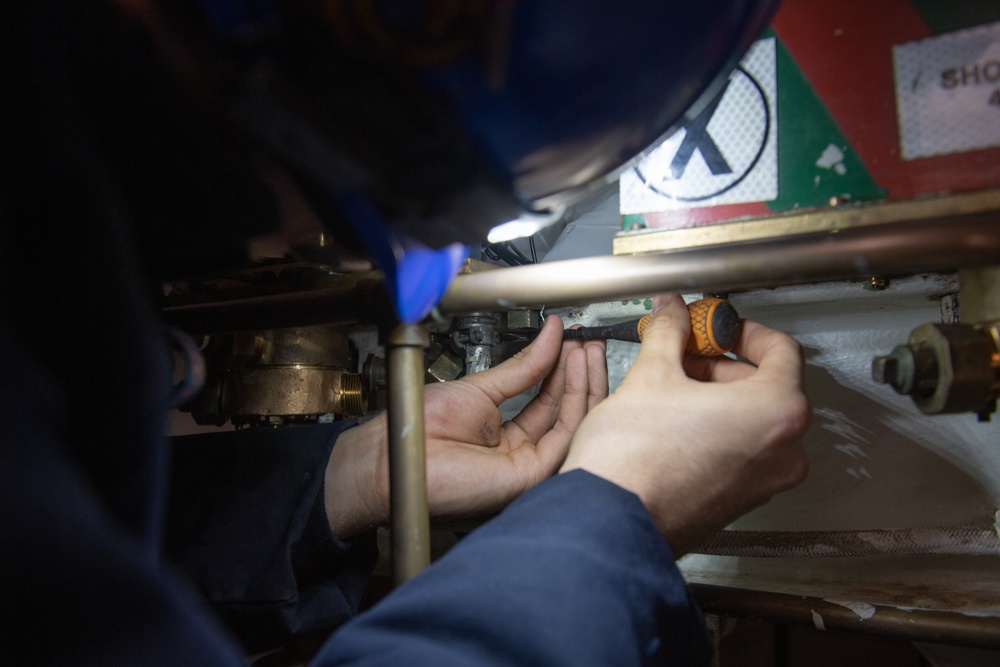 Ronald Reagan Sailors Perform Maintenance
