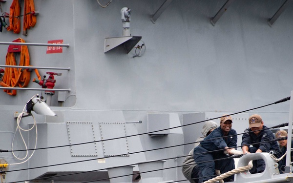 USS Lenah Surcliffe Higbee (DDG 123) pulls into Diego Garcia
