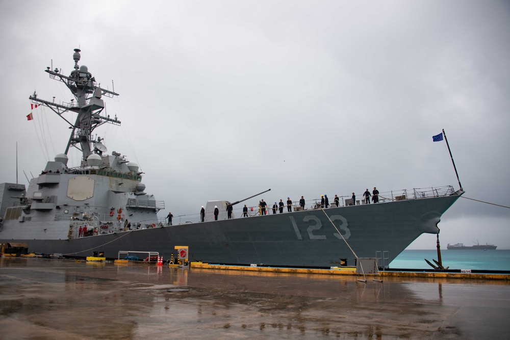 USS Lenah Surcliffe Higbee (DDG 123) pulls into Diego Garcia