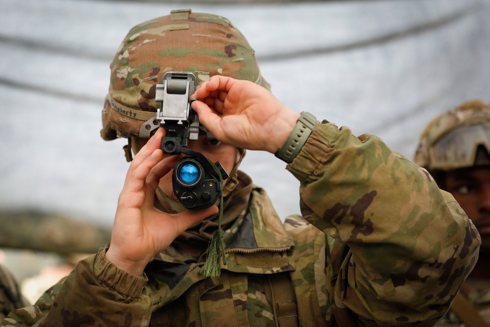 Soldiers Sharpening Skills for E3B