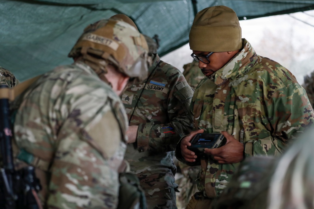 Soldiers Sharpening Skills for E3B