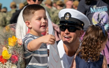 USS Truxtun Returns to Naval Station Norfolk