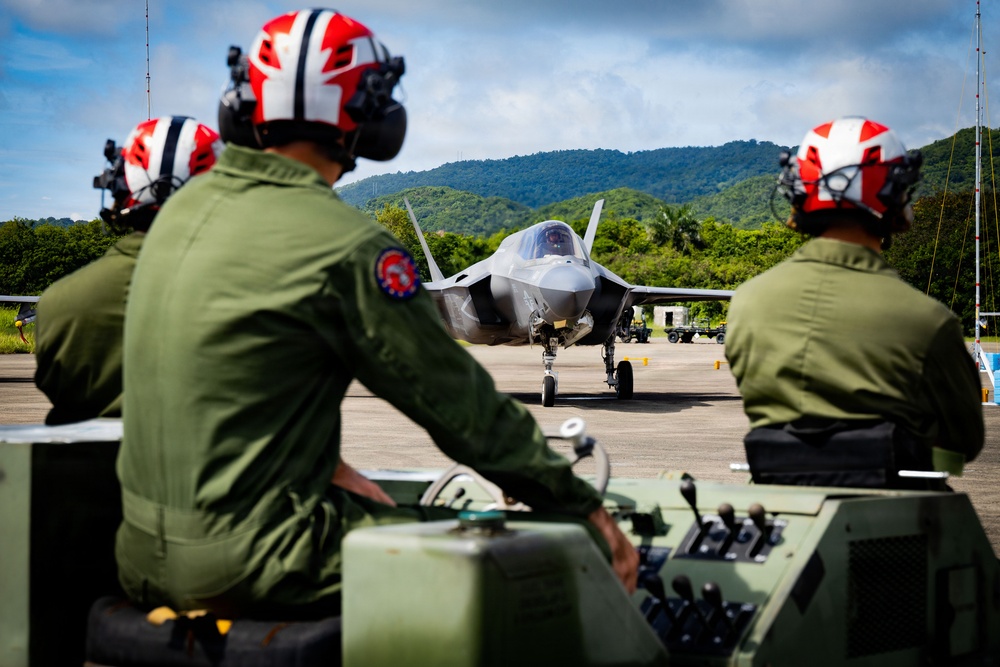 VMFA-225 conducts flight operations in Puerto Rico