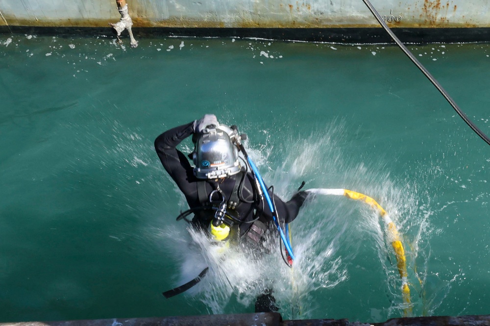 USS Bainbridge (DDG96) Mid-Deployment Voyage Repairs