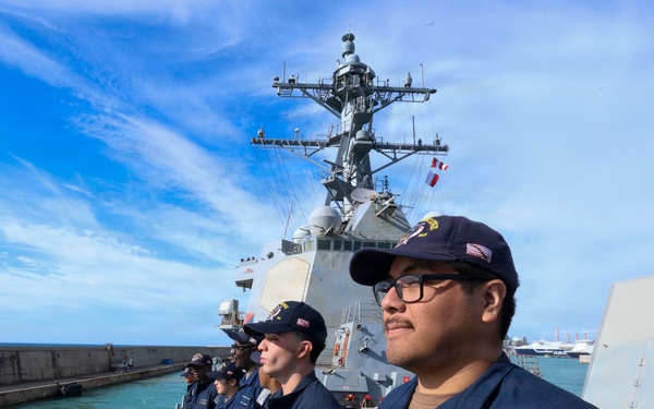 USS Bainbridge (DDG96) Departs Civitavecchia, Italy