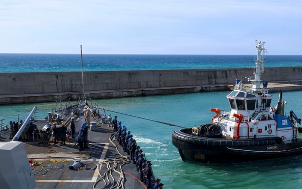 USS Bainbridge (DDG96) Departs Civitavecchia, Italy