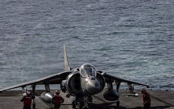 22nd MEU(SOC) | Flight Operations on USS Iwo Jima