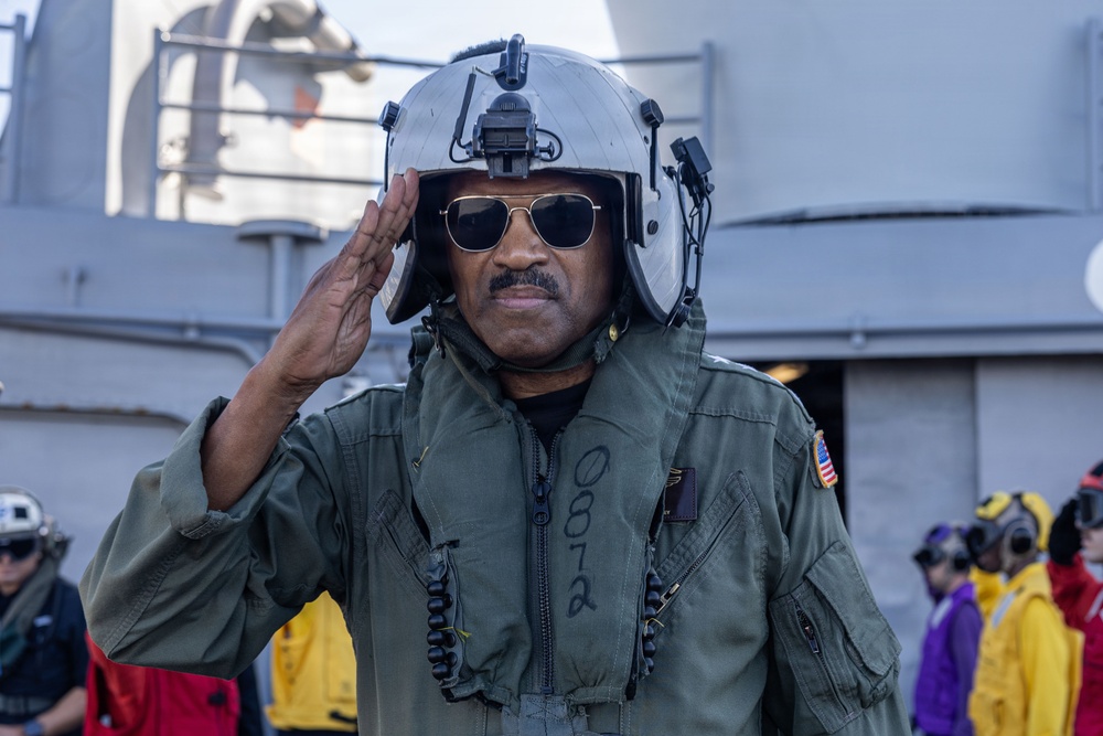 Adm. Alvin Holsey, Commander, U.S. Southern Command, Tours USS Iwo Jima