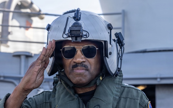 Adm. Alvin Holsey, Commander, U.S. Southern Command, Tours USS Iwo Jima