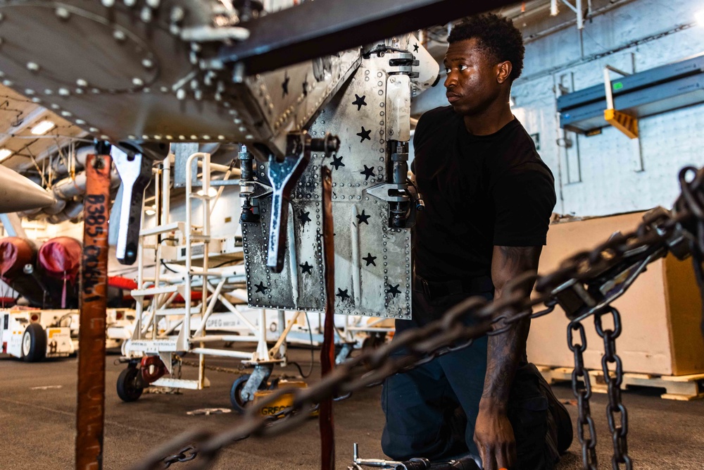 USS Gerald R. Ford (CVN 78) Conducts Routine Maintenance