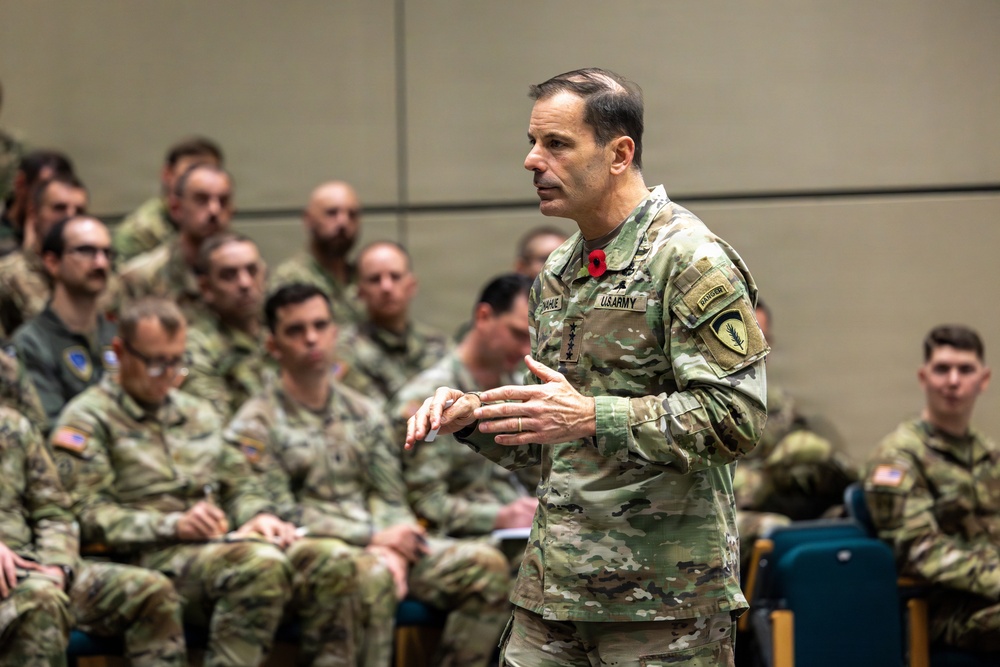 USAREUR-AF Comdander  Visits HQ ARRC
