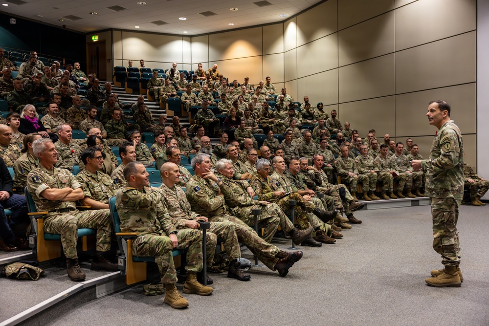 USAREUR-AF Comdander  Visits HQ ARRC