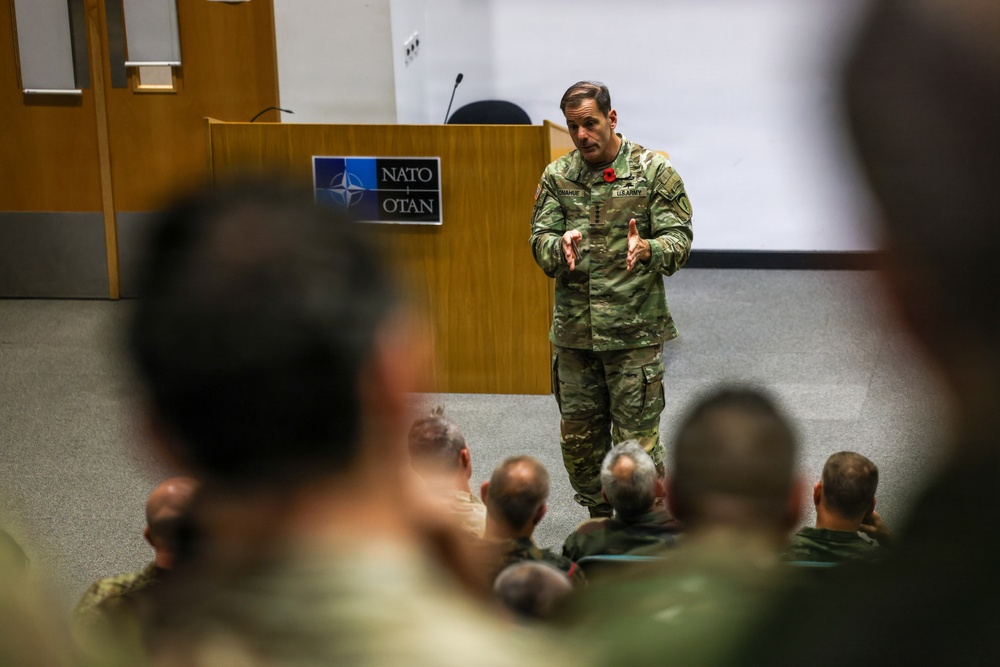 USAREUR-AF Comdander  Visits HQ ARRC