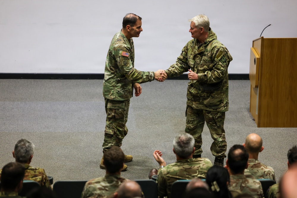 USAREUR-AF Comdander  Visits HQ ARRC