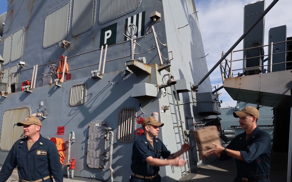 USS Roosevelt (DDG 80) Conducts Stores Onload