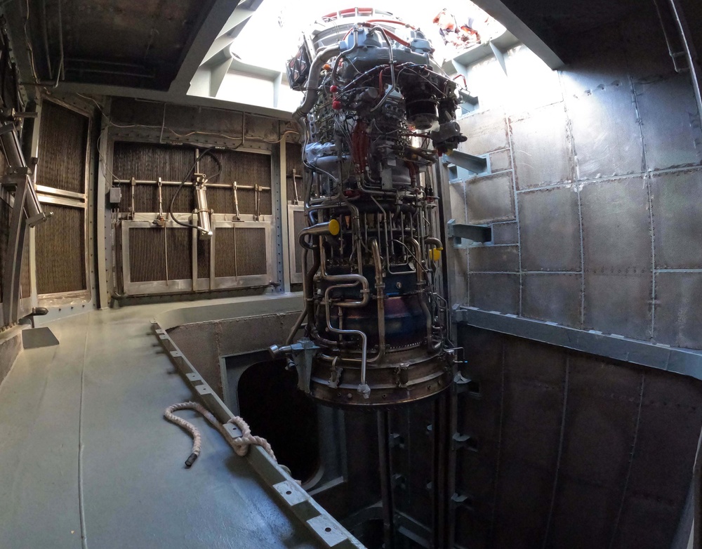 USS Roosevelt (DDG 80), NAVFAC, FDRMC, MARMC Conduct Engineering Evolution