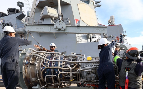 USS Roosevelt (DDG 80), NAVFAC, MARMC, FDRMC Conduct Engineering Evolution