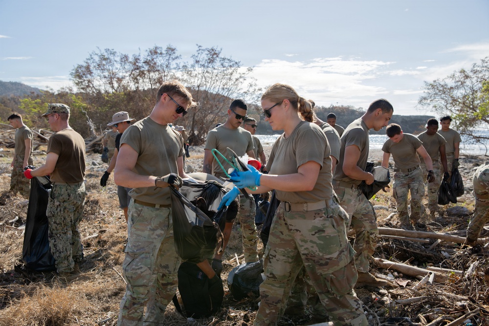 Cuzco Beach cleanup