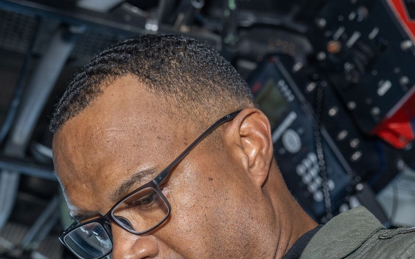 Adm. Alvin Holsey, Commander, U.S. Southern Command, Tours USS Iwo Jima