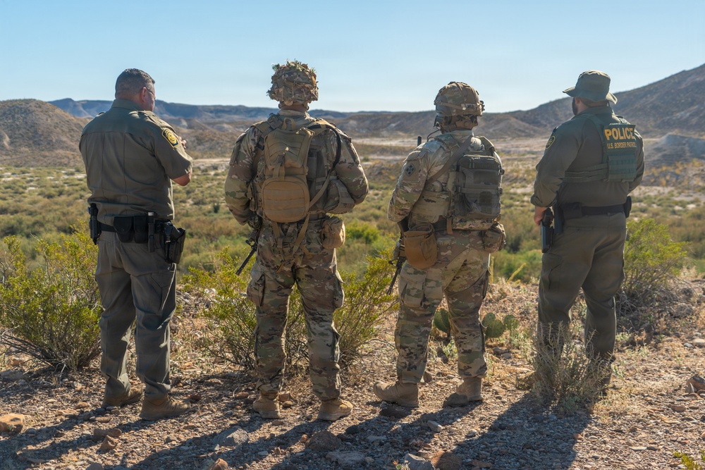 Soldiers and Customs and Border Protection Overlook Rio Grande River