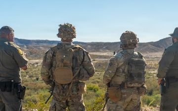 Soldiers and Customs and Border Protection Overlook Rio Grande River