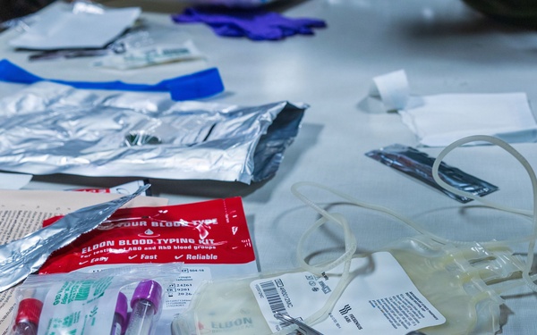 11th MEU Sailors and Marines Conduct Blood Transfusion Training