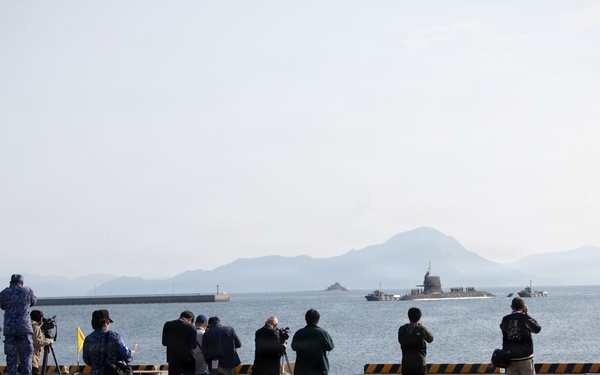 Submarine resupply: JMSDF JS Unryu visits MCAS Iwakuni