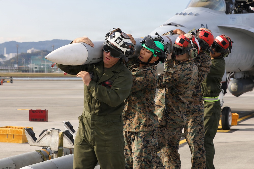 VMFA-232 Conducts Ordnance Offloading