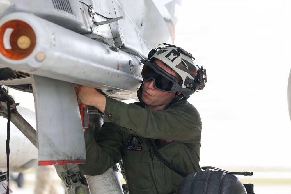 VMFA-232 Conducts Ordnance Offloading