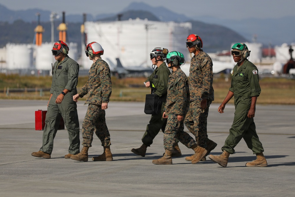 VMFA-232 Conducts Ordnance Offloading