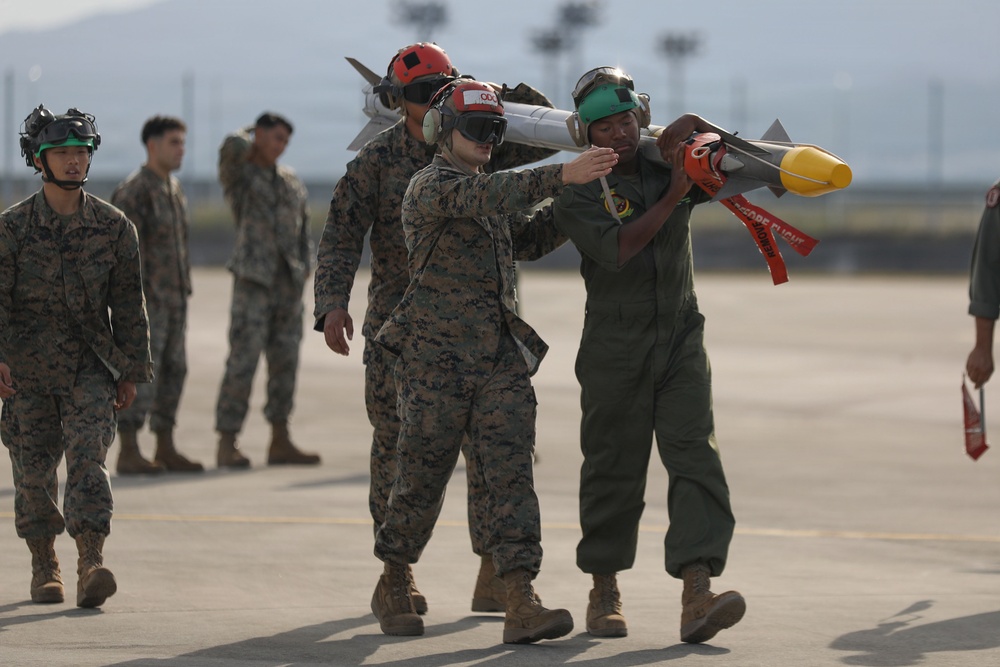 VMFA-232 Conducts Ordnance Offloading