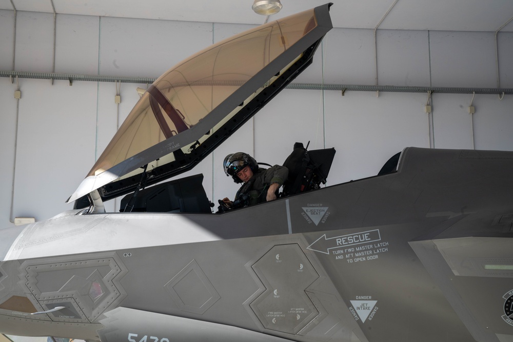 Falcon Strike 25: 495th FS takes off from Amendola Air Base