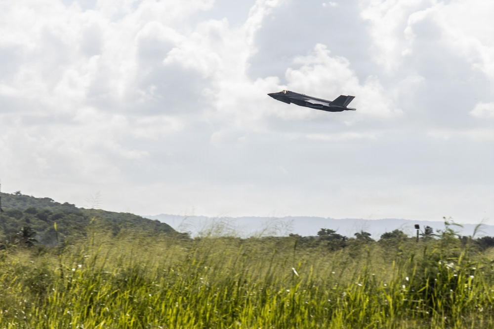 VMFA-225 conducts flight operations in Puerto Rico